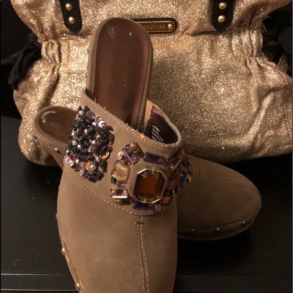 Glammed up clogs~size 9~beige with bedazzles. - Picture 1 of 9